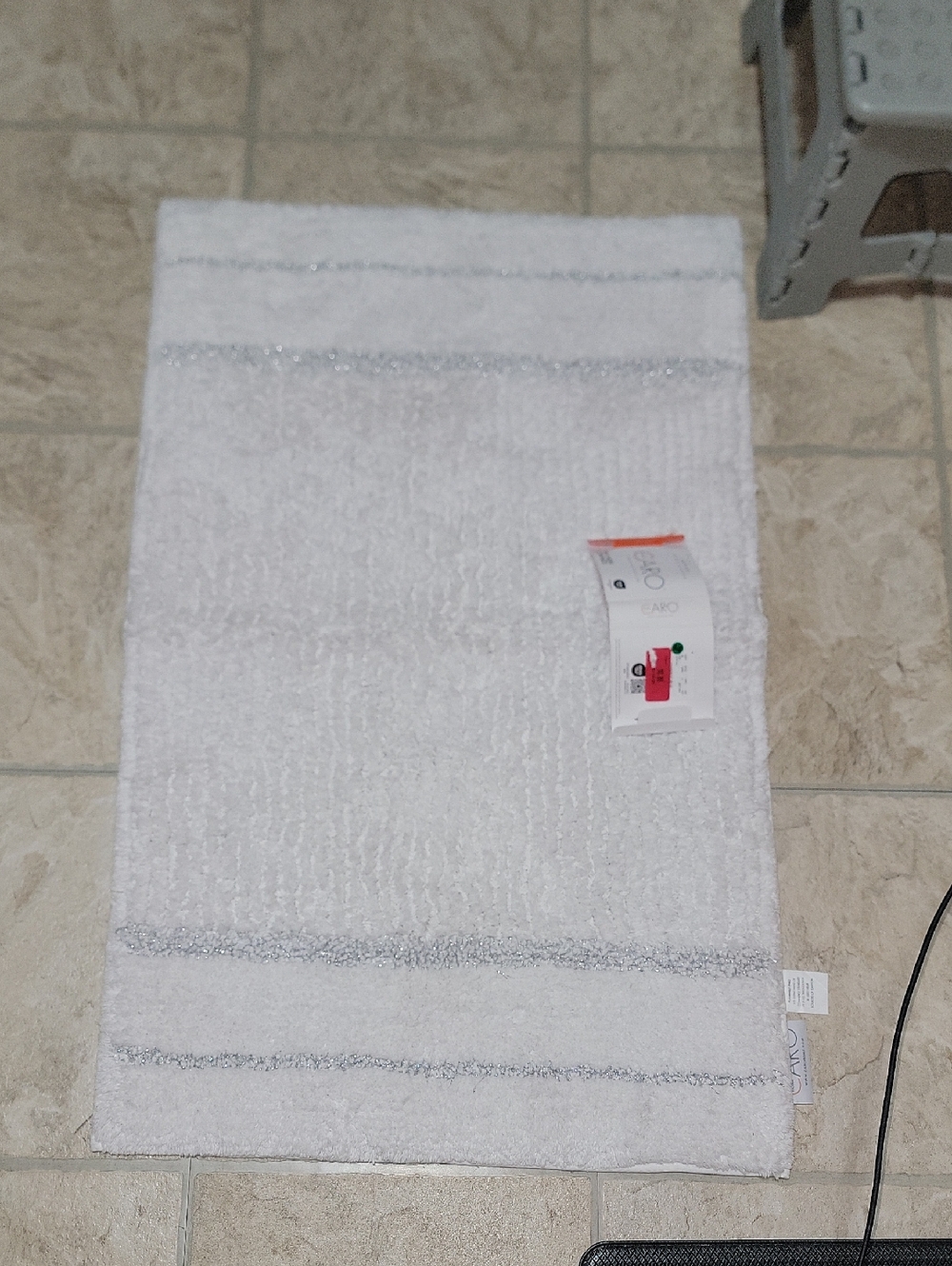 Plush White Bath Mat with Silver Accent - Unbranded